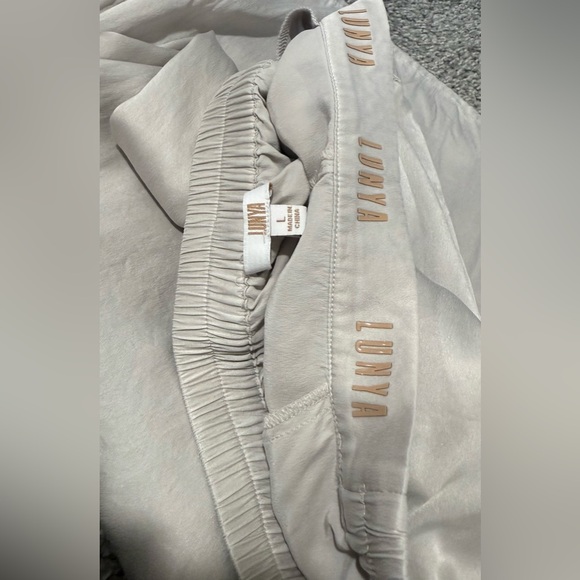 Lunya Light Gray 100% Silk Sleepwear Set. Women's Size Large. - Picture 2 of 9